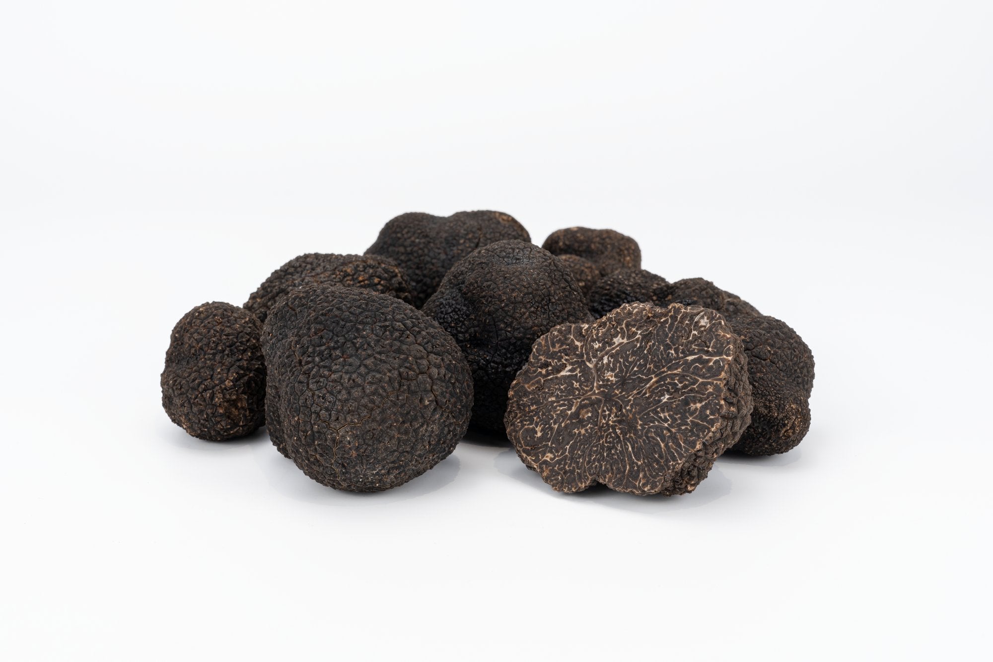 Trufa negra por fuera, piel rugosa